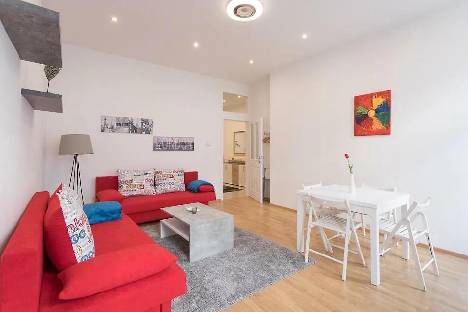 Bright Red Heart Apartment In Leopoldstadt Wiedeń