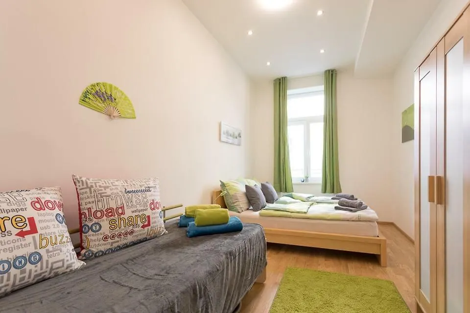 Bright Red Heart Apartment In Leopoldstadt Wiedeń